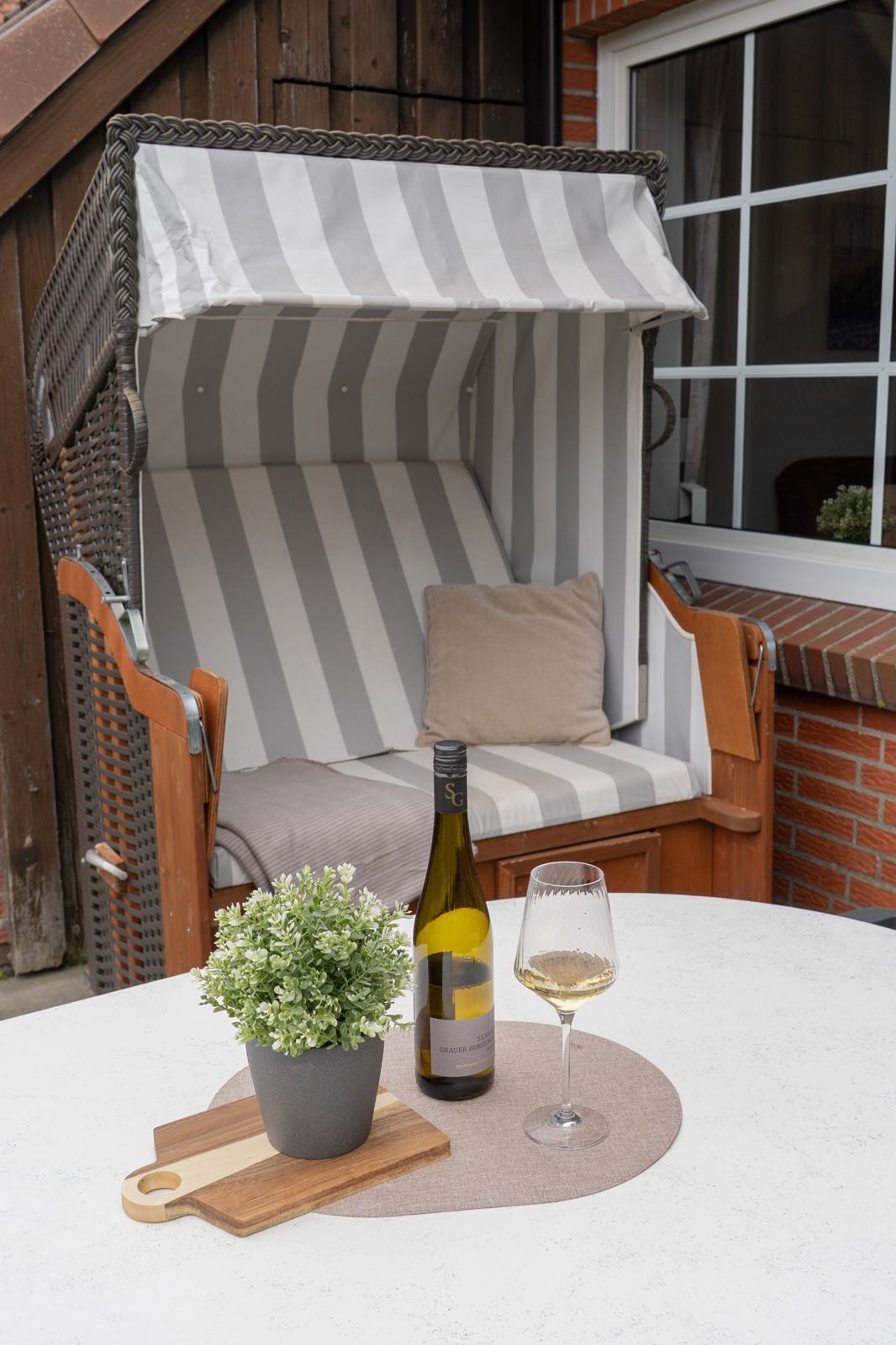 Strandkorb auf der Terrasse