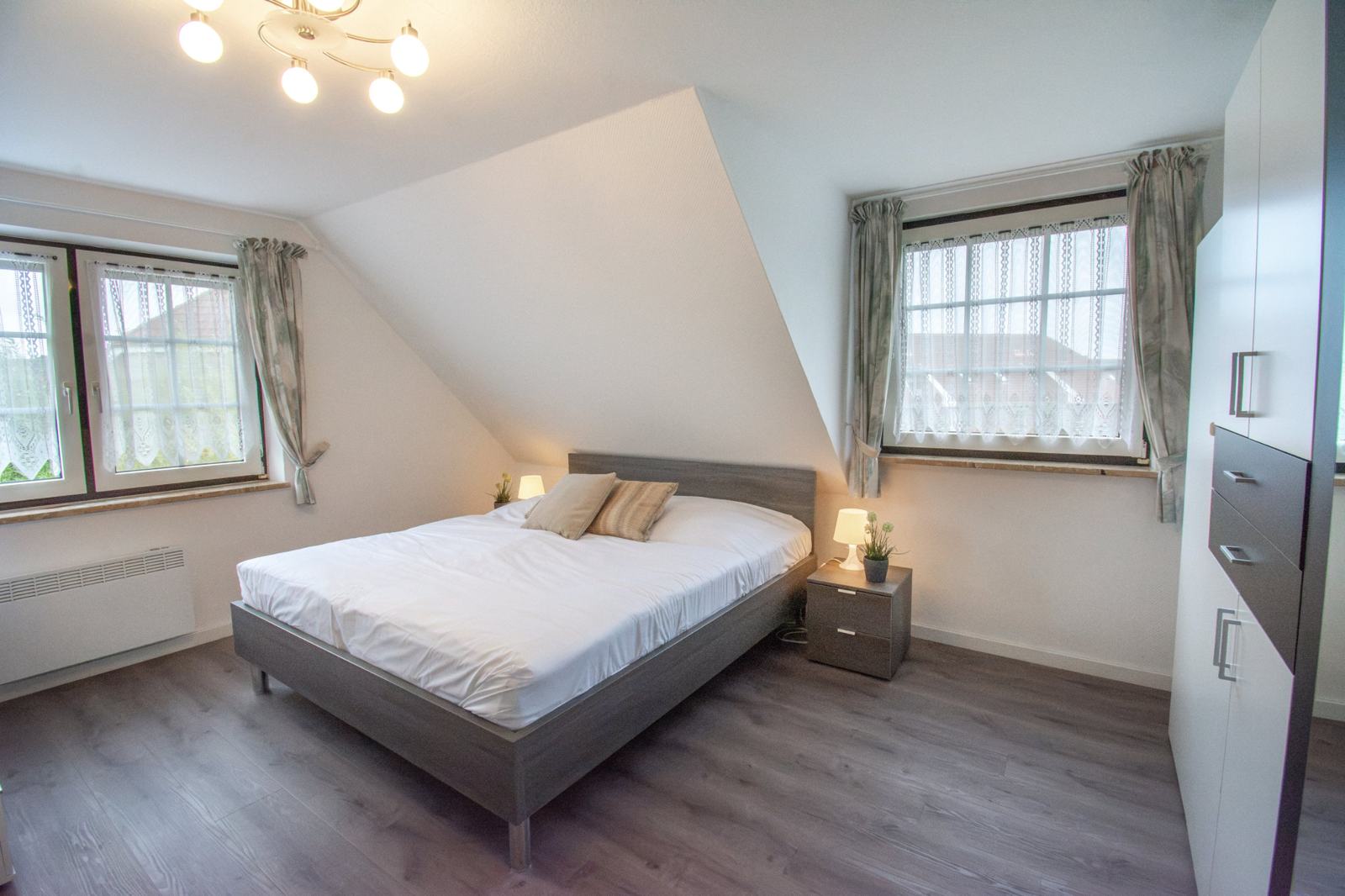 Schlafzimmer mit Doppelbett